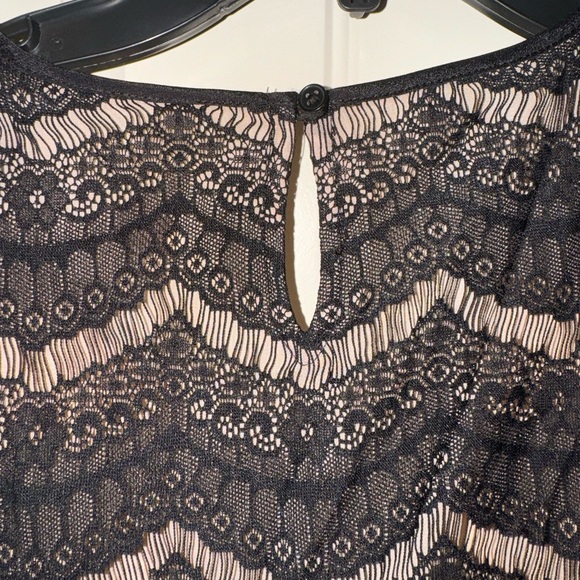 Ann Taylor Loft black lace peplum top.  Size smalll - Picture 4 of 9